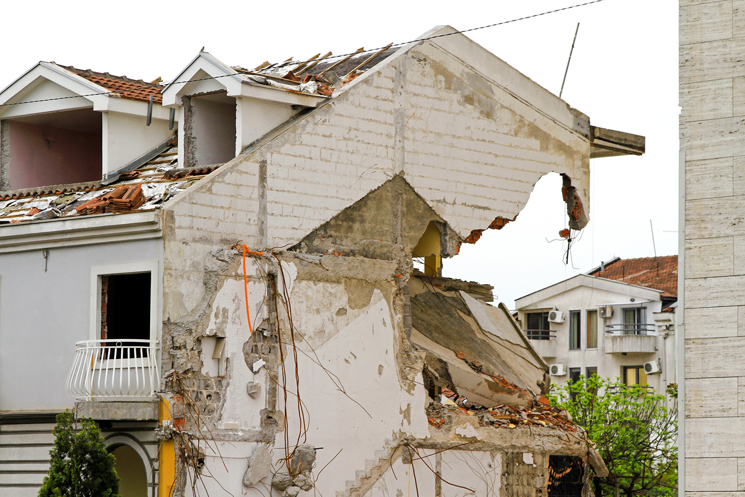 earthquake home damage.